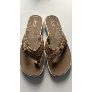 Clarks Women's Cloudsteppers In A Size 9 Used But In Good Condition Hook Loop
